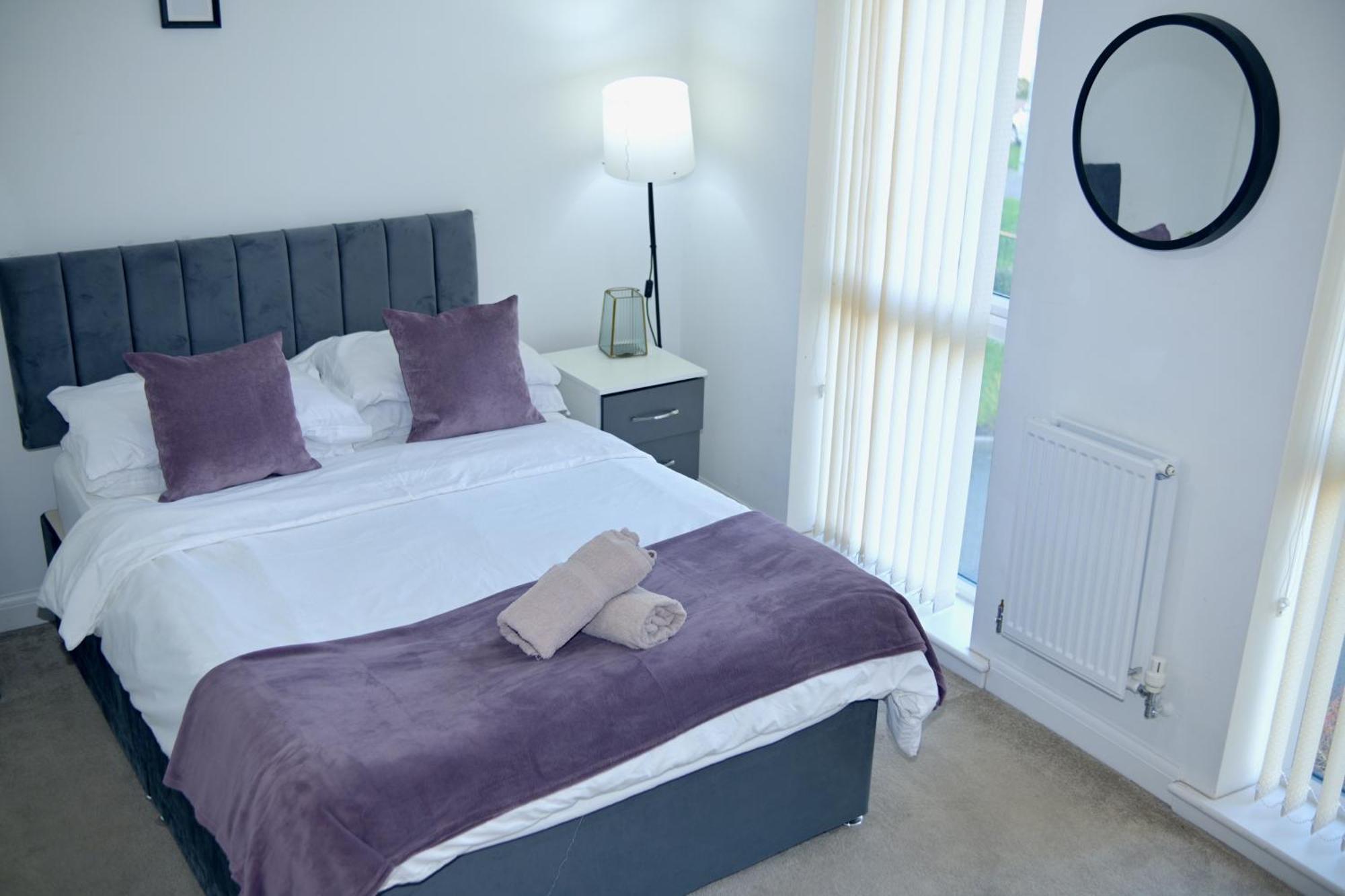 Modern House In Centre With Private Parking And Gated Holiday home *